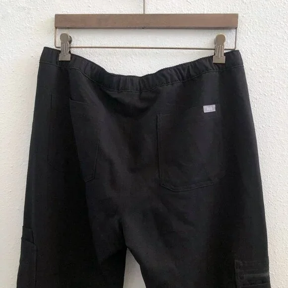 FIGS Chisec Three-Pocket Scrub Top Size S/ FIGS Slim Cairo Cargo Scrub Pants Siz